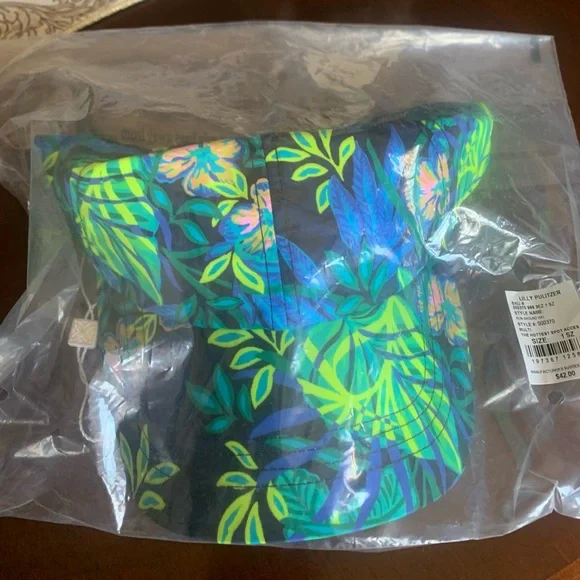 Lilly Pulitzer Etta top and run around hat - Picture 2 of 7